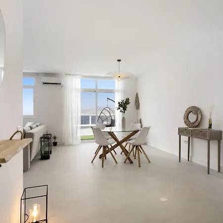 Beachfront Seaview Oasis Lejlighed